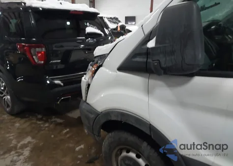 2018 Ford Transit-250 z USA, uszkodzony, nr VIN 1FTYR2CM3JKA32420